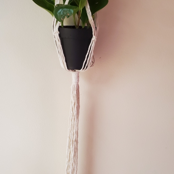 Macrame Plant Hanger (Diamond style) - Picture 7 of 7